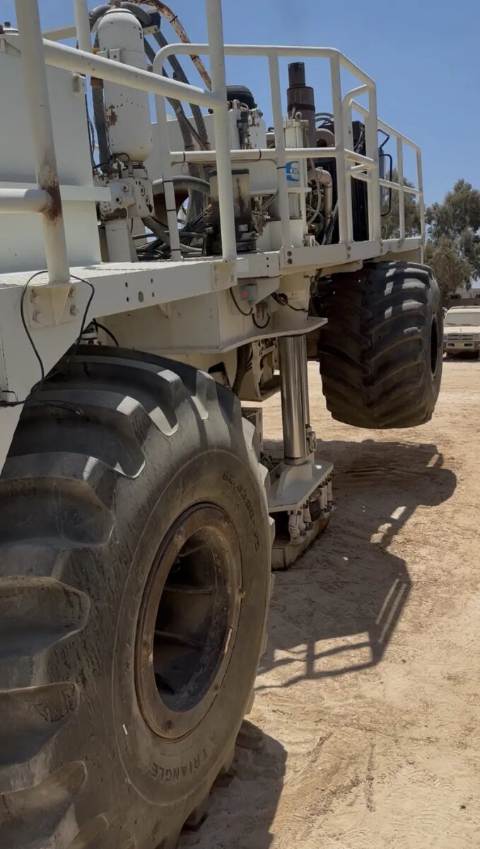 Sercel Nomad 65 Seismic Vibrator with VE 464 DSD Electronics