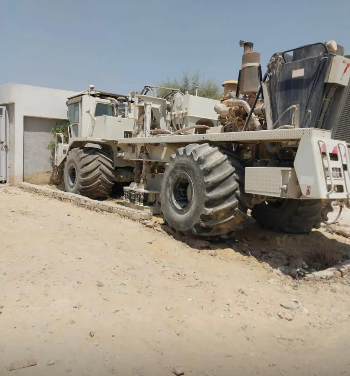 Sercel Nomad 65 Seismic Vibrator with VE432 Electronics