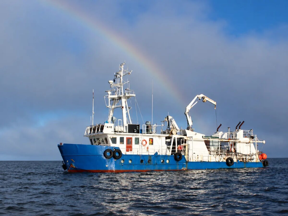 Shallow-Draft Seismic Source Vessel