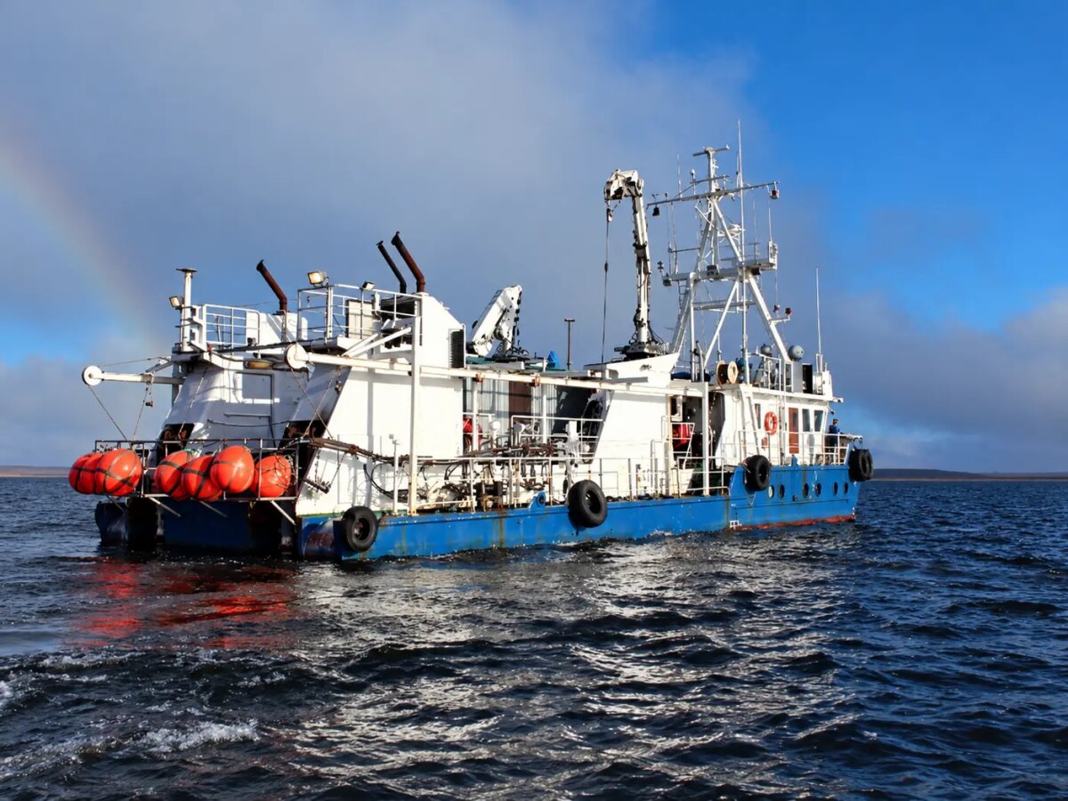 Shallow-Draft Seismic Source Vessel