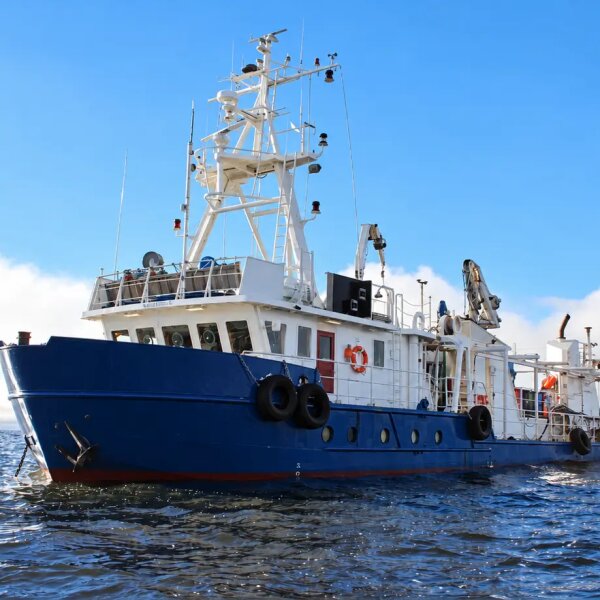 Shallow-Draft Seismic Source Vessel